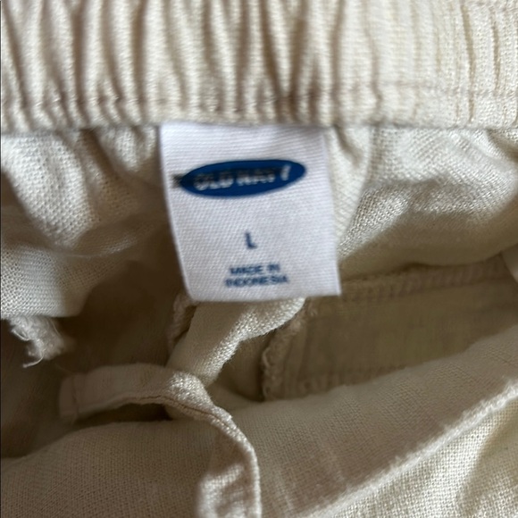 Old Navy White Athletic Shorts with Elastic Waistband - Picture 2 of 2